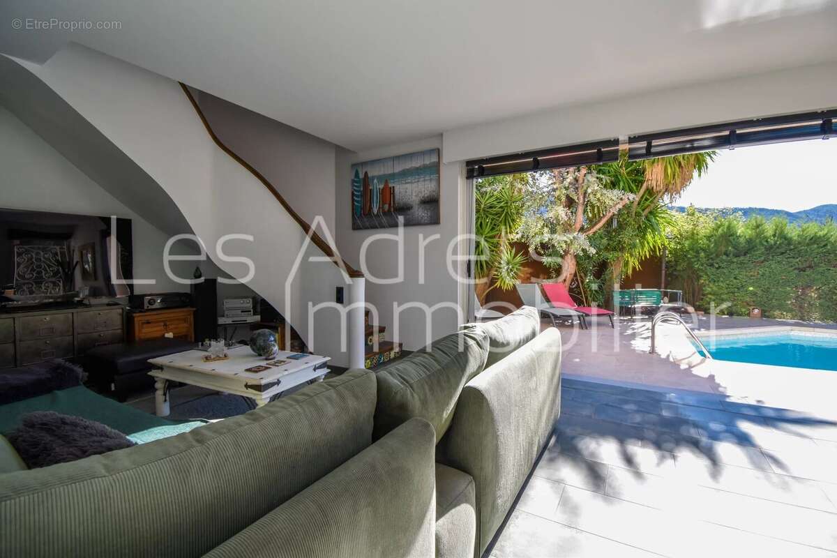 Maison à LES ADRETS-DE-L&#039;ESTEREL