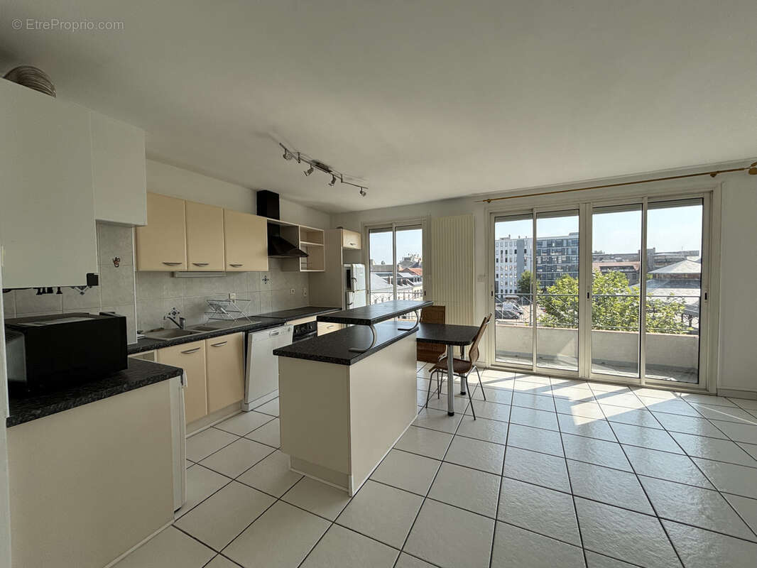 Appartement T2 place du foirail Tarbes - photo 3