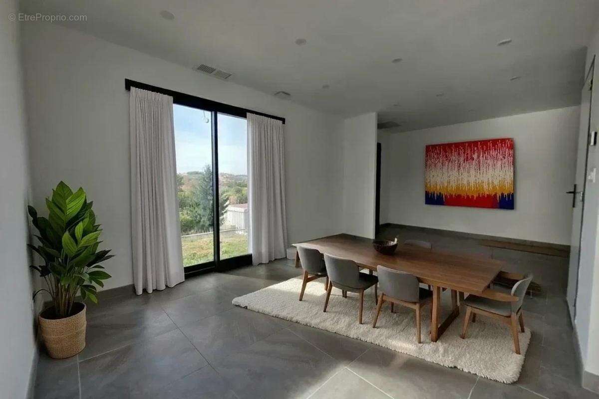 Maison à SAINT-LAURENT-DE-CHAMOUSSET