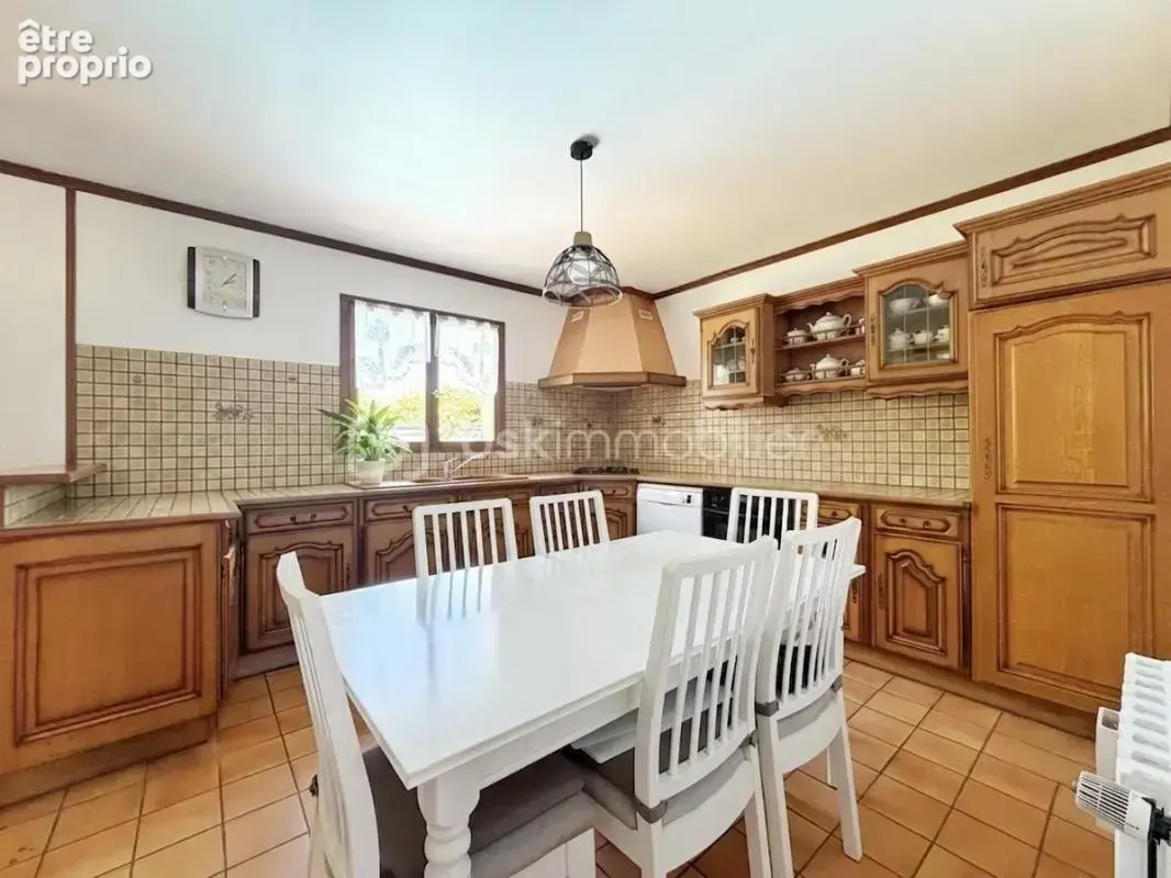 Villeneuve-le-Roi – Maison familiale avec piscine - photo 14