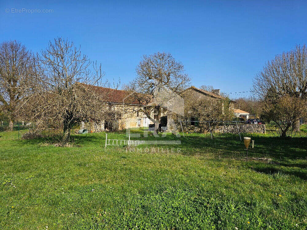 Maison à TORSAC