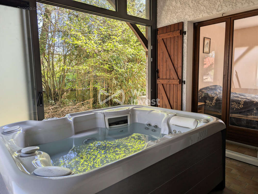 Maison à SAINT-JULIEN-EN-BORN