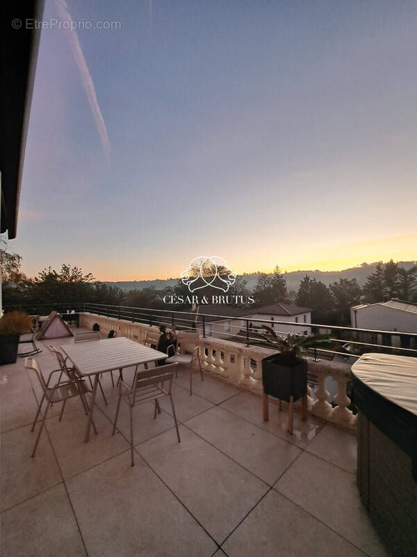 Appartement à COLLONGES-AU-MONT-D'OR