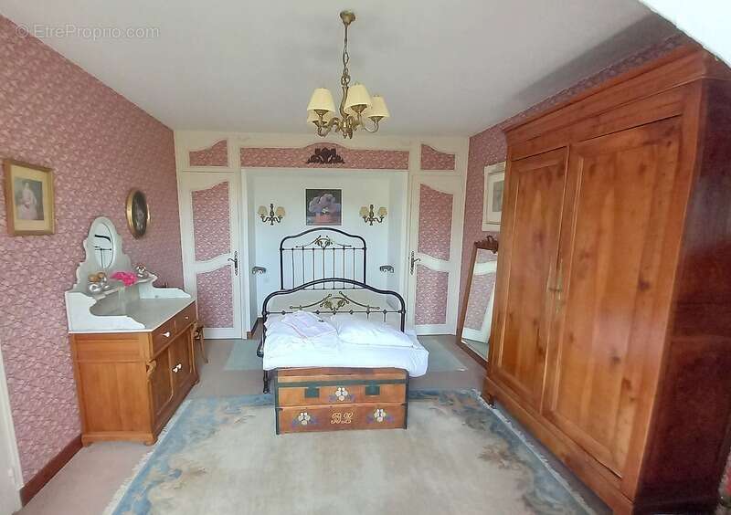 Maison à MONTIGNE-LE-BRILLANT
