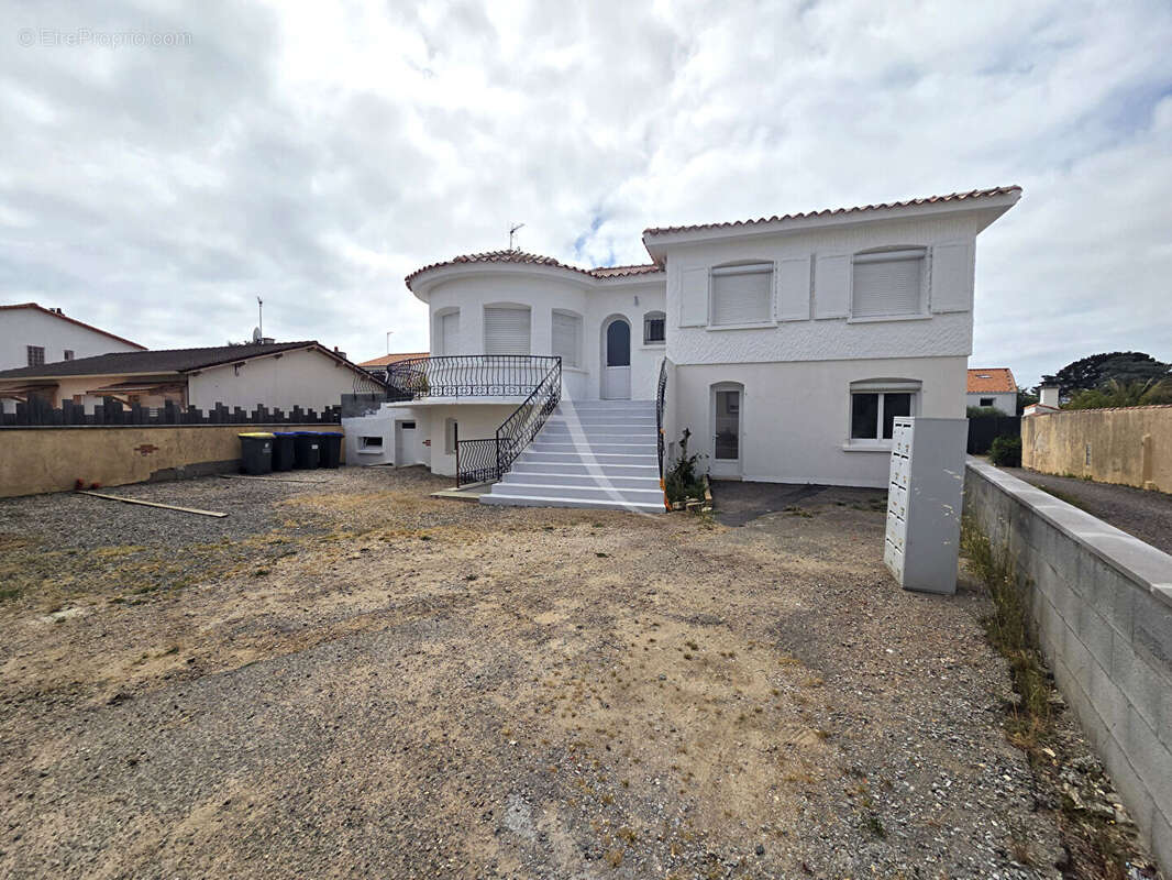 Plateau de 71m2 et atelier de 71m2 à aménager - photo 6
