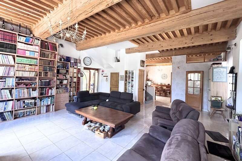 Maison à MONTAGNY