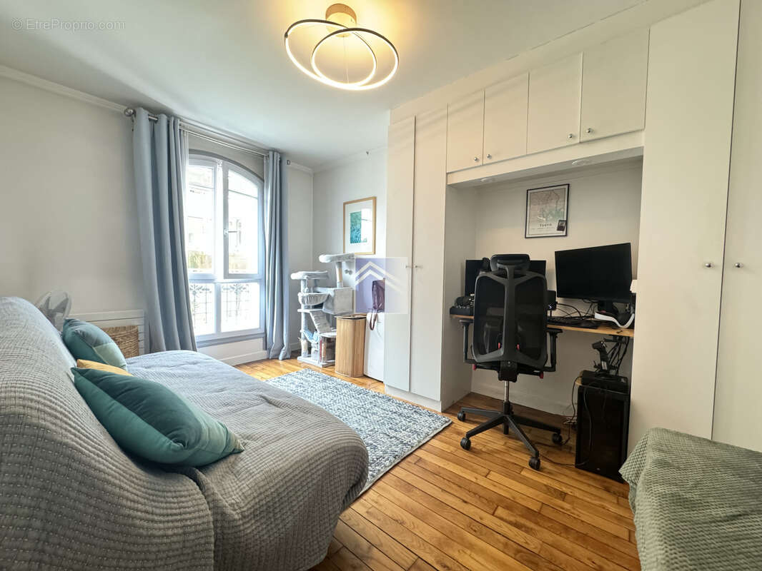 Appartement à COURBEVOIE