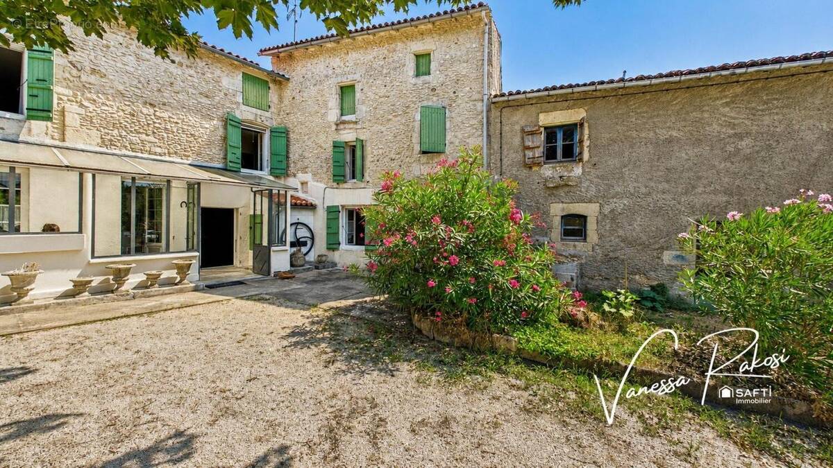 Photo 1 - Maison à LA CHAPELLE-DES-POTS