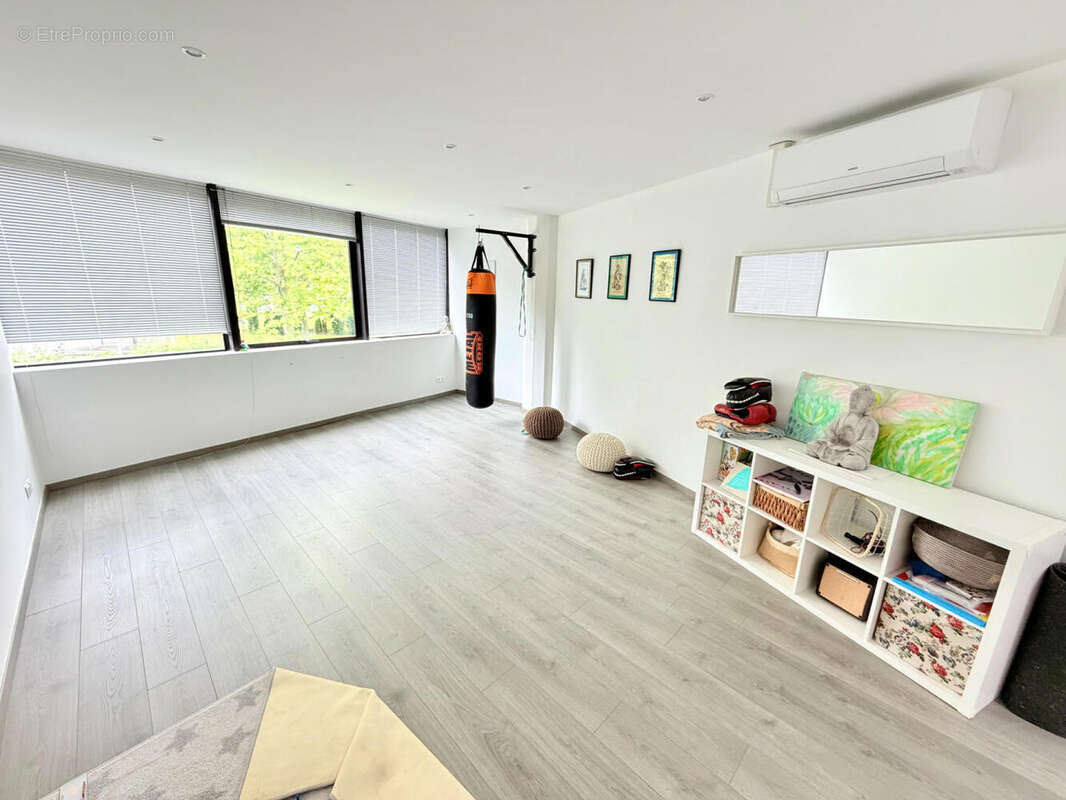 EXCLUSIVITE Archamps Ensemble de 4 bureaux (2 loués et 2 libres) avec rentabilité d'environ 12% !!! - photo 9