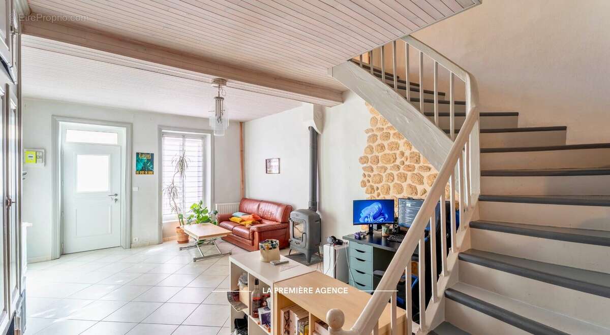 Maison à VILLECHENEVE