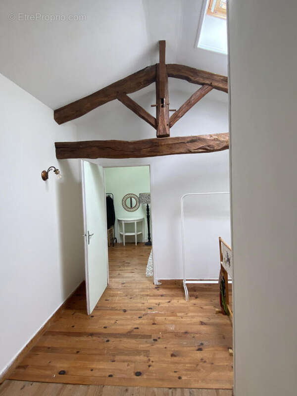 palier - Maison à YVIERS