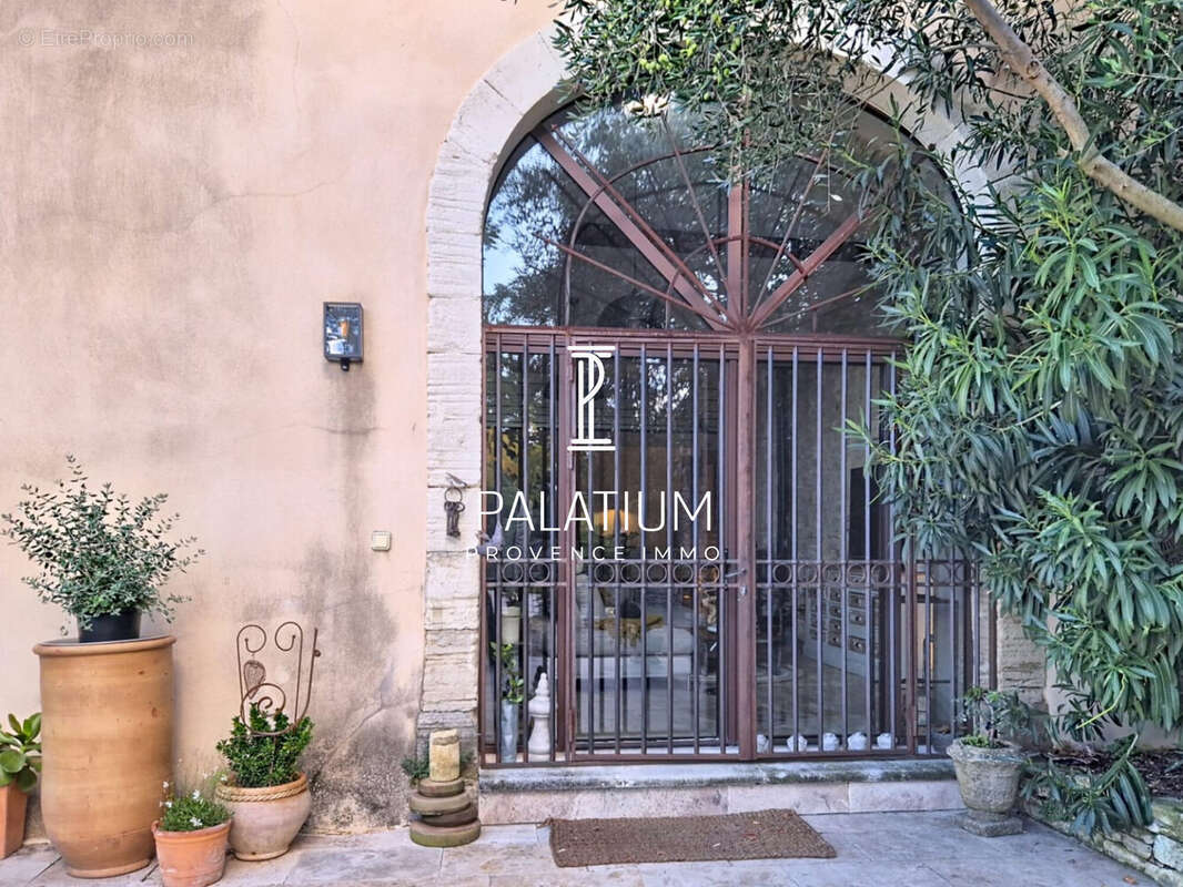 Maison à L'ISLE-SUR-LA-SORGUE