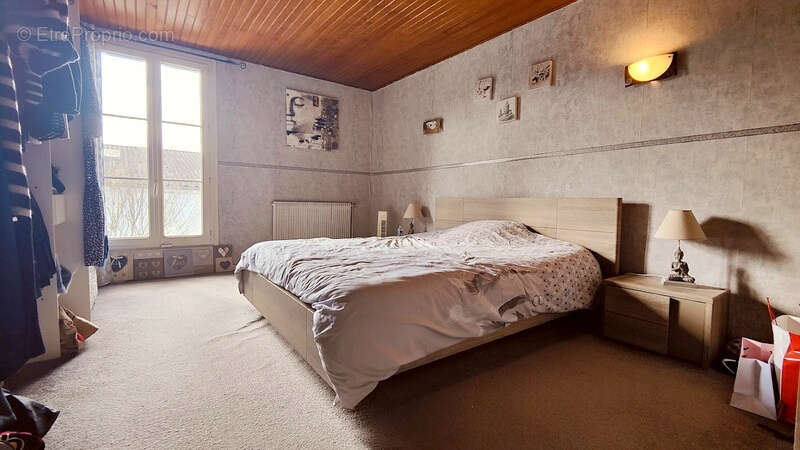 Commerce à ETAULIERS