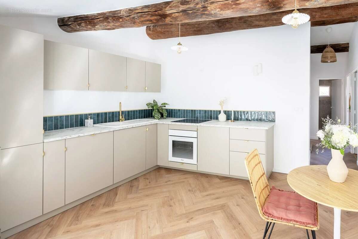 Appartement à MARSEILLE-5E
