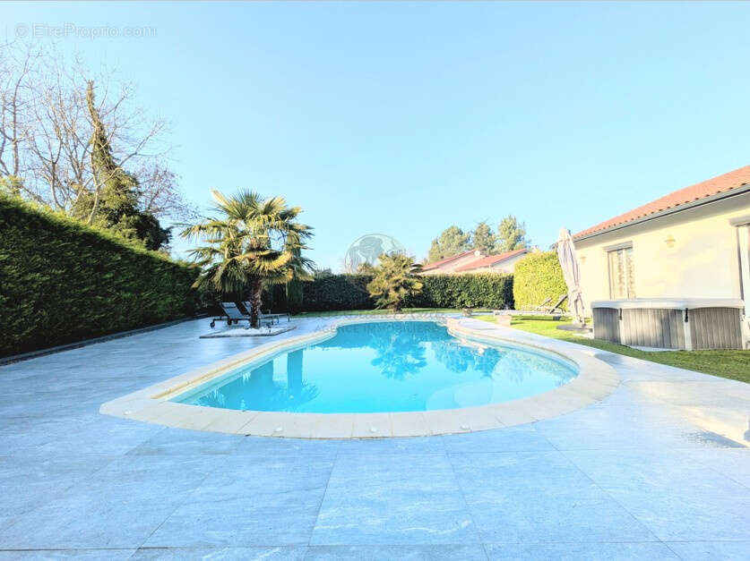 Maison à GREZIEU-LA-VARENNE