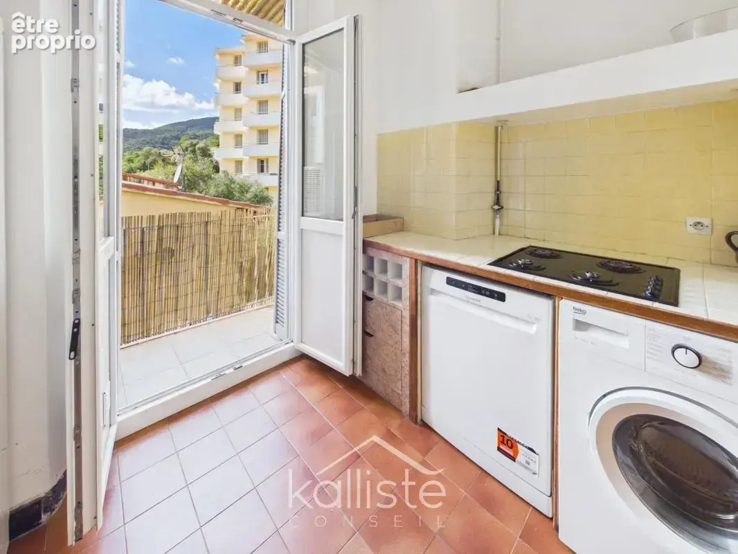 Ajaccio - cours général-leclerc - duplex à rénover avec vue mer et balcon - photo 5