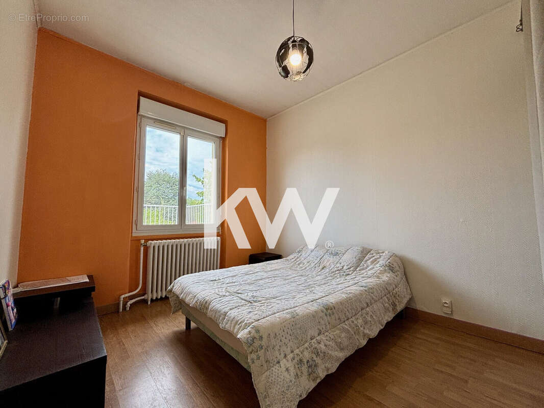 Maison 131 m² à Saint-Genest-Lerpt  - photo 7