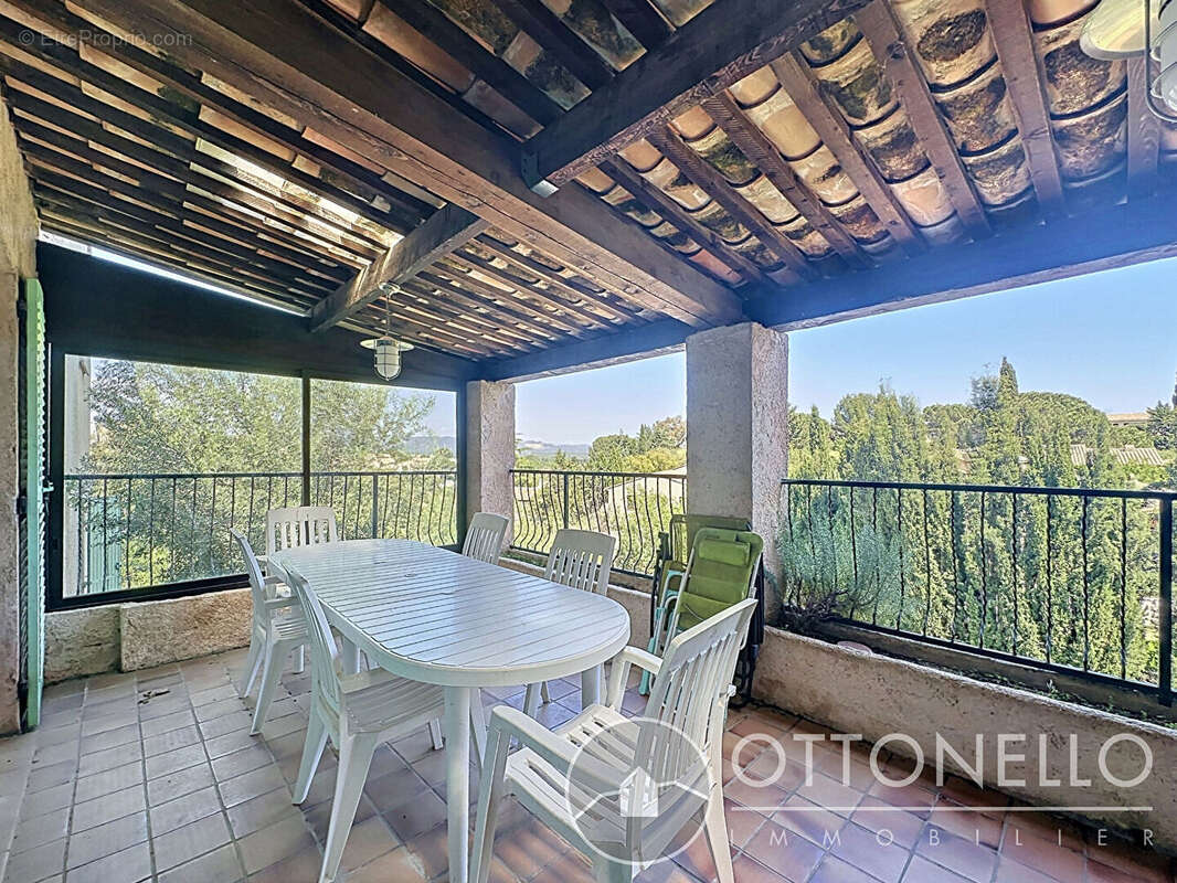 Maison à ROQUEBRUNE-SUR-ARGENS