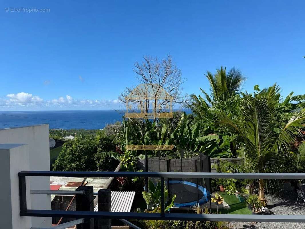A vendre- maison de type t5 de 106 m² environ - saint philippe - 247 000 € - photo 8