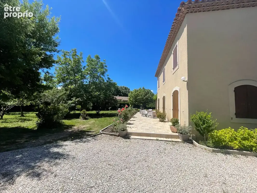 Bastide Provençale à Lauris  - 6 chambres - 160m2 - double garage - photo 10