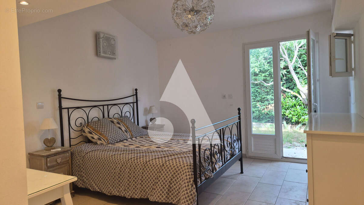 A vendre Villa T5 + Studio à Tavernes - photo 12