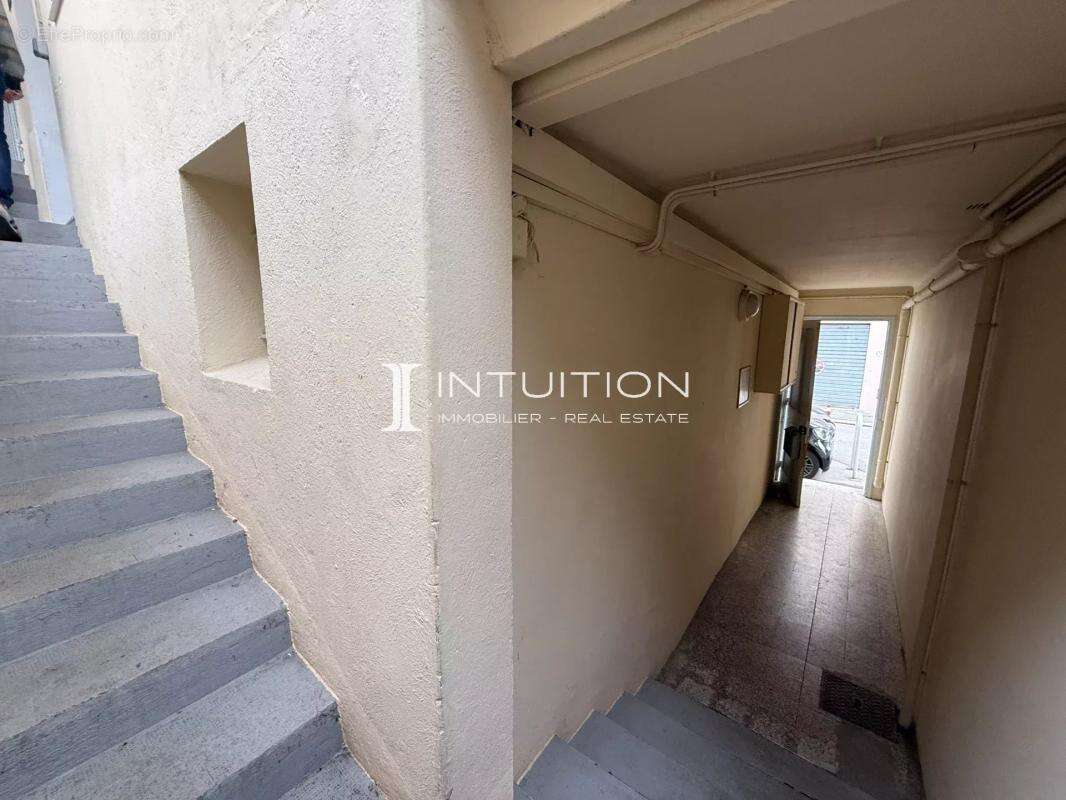 Cannes - Saint Nicolas : Ensemble de trois immeubles entiers - photo 17