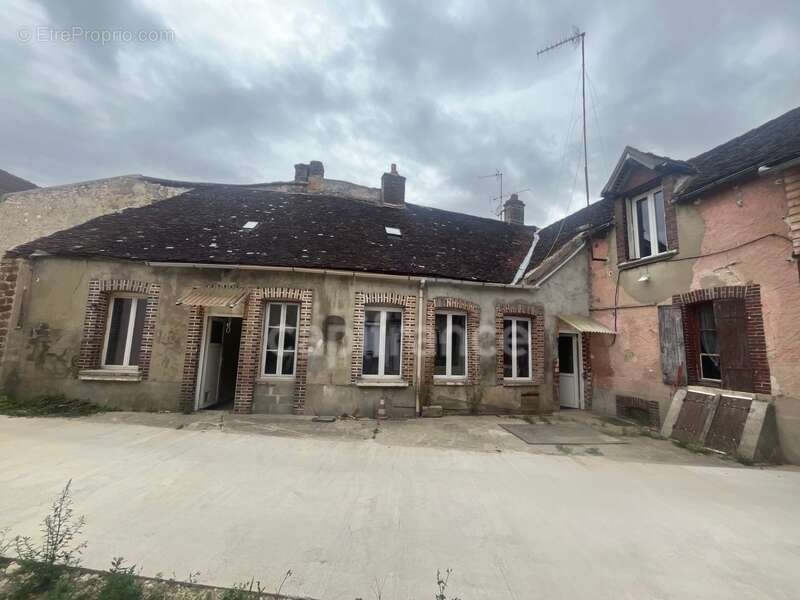 Maison à BRIENON-SUR-ARMANCON