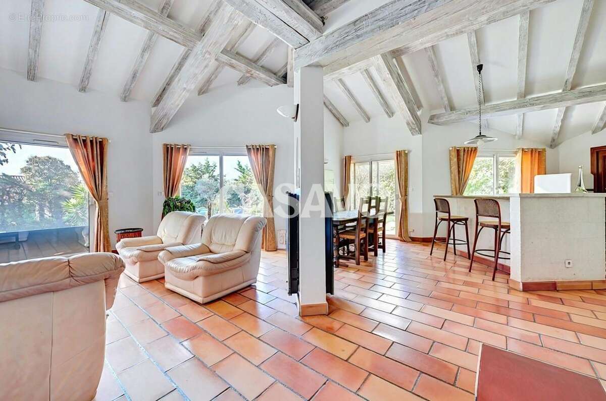 Vente Maison 5 pièces de 136m² - 13200 Arles - photo 3