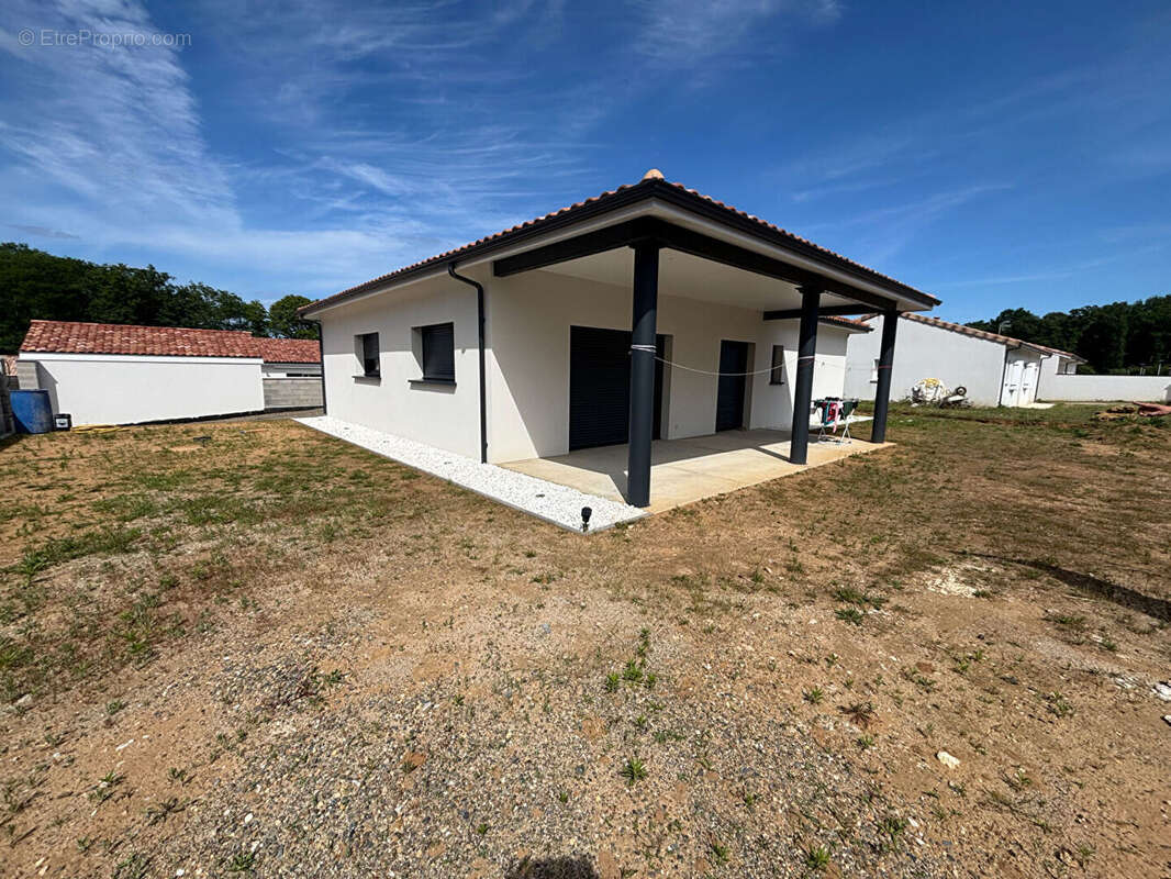 Maison à MAZEROLLES