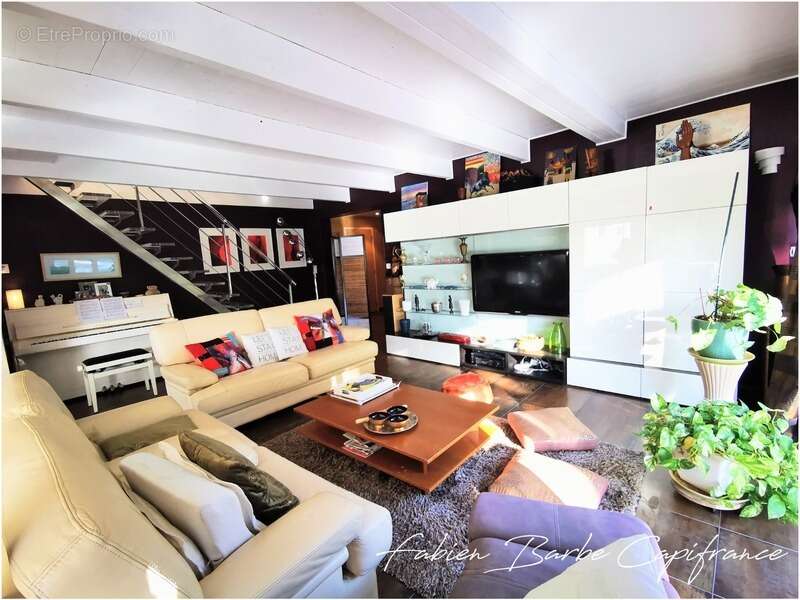 Maison à NEANT-SUR-YVEL