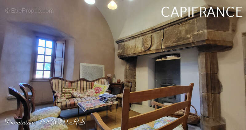 Maison à SAINT-SAUVEUR-DE-MONTAGUT