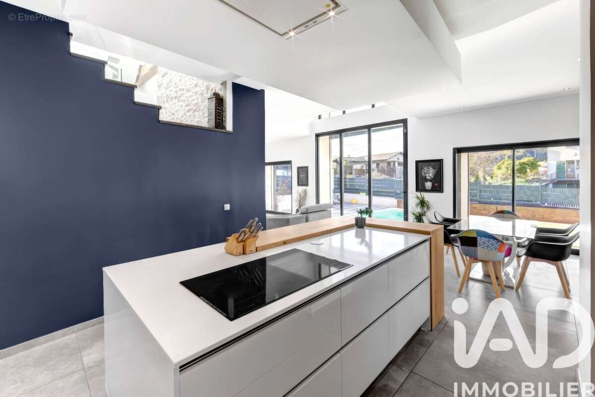 Maison 322 m² à Cuvat  - photo 7