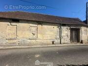 Jolie grange d'une surface de 96 m² - Maison à MONTCHALONS