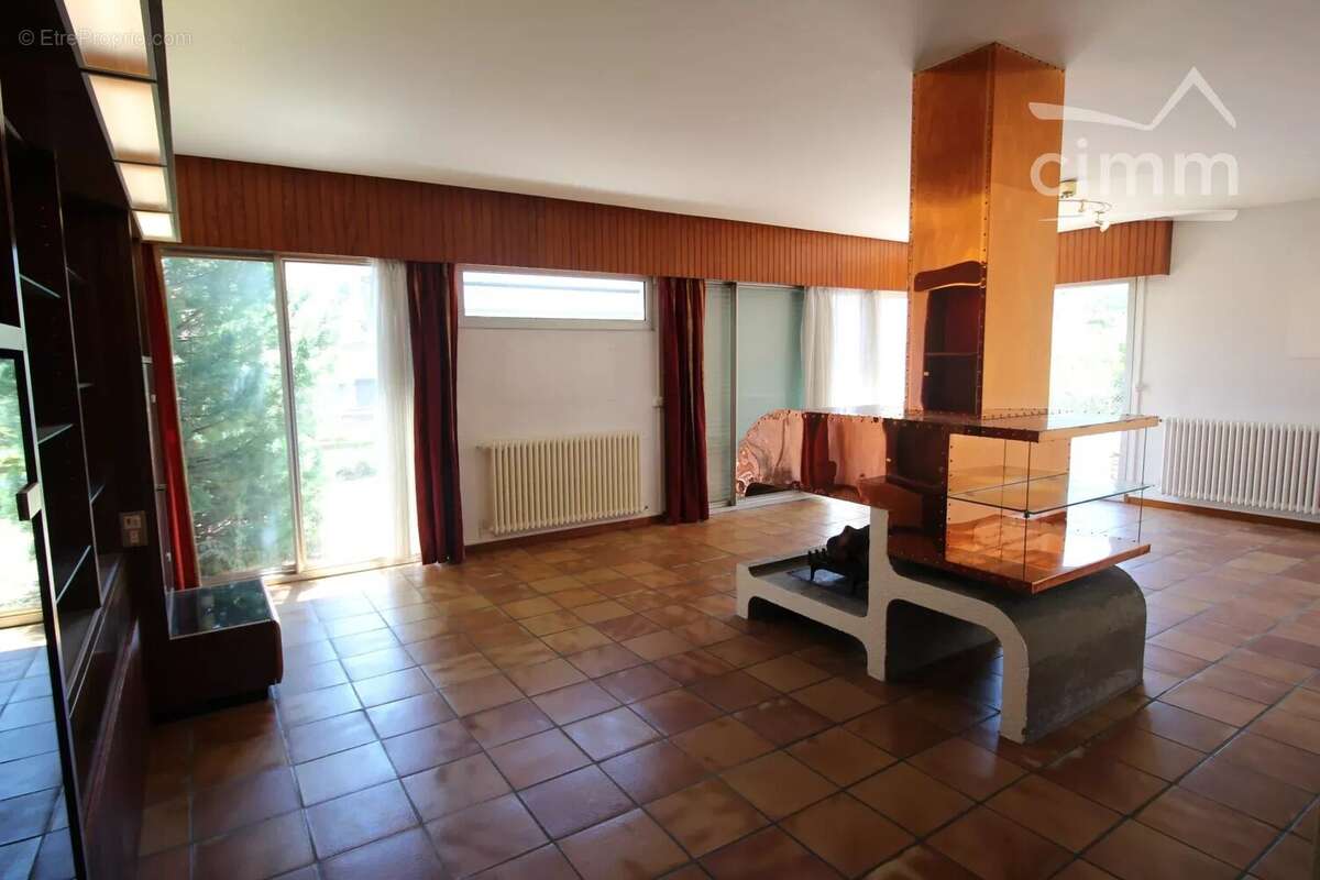 Maison d'architecte de plain-pied – Vue montagnes & fort potentiel d’aménagement - photo 3