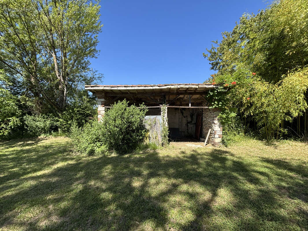 Maison à ALLEZ-ET-CAZENEUVE