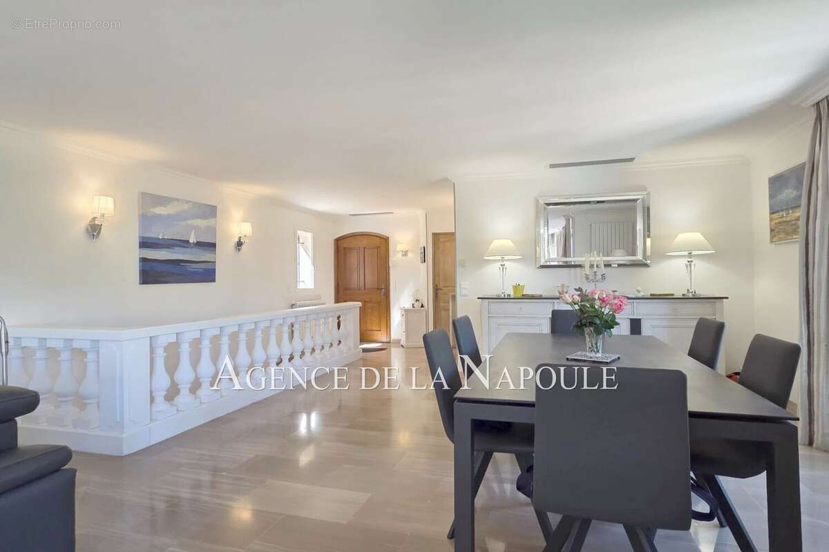 Maison à MANDELIEU-LA-NAPOULE