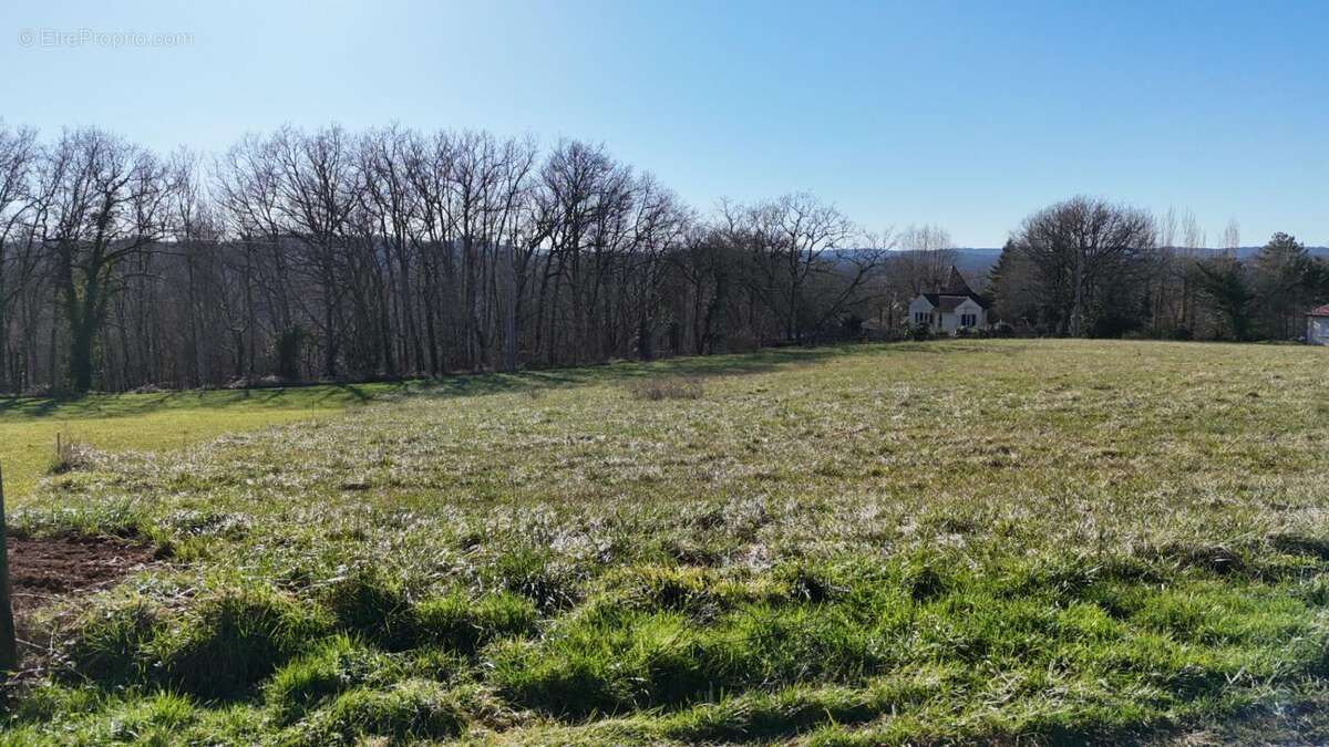 Terrain constructible de 2713 m2 à Dégagnac - photo 2