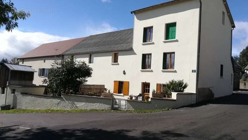 Maison 170 m² à Aydat  - photo 2