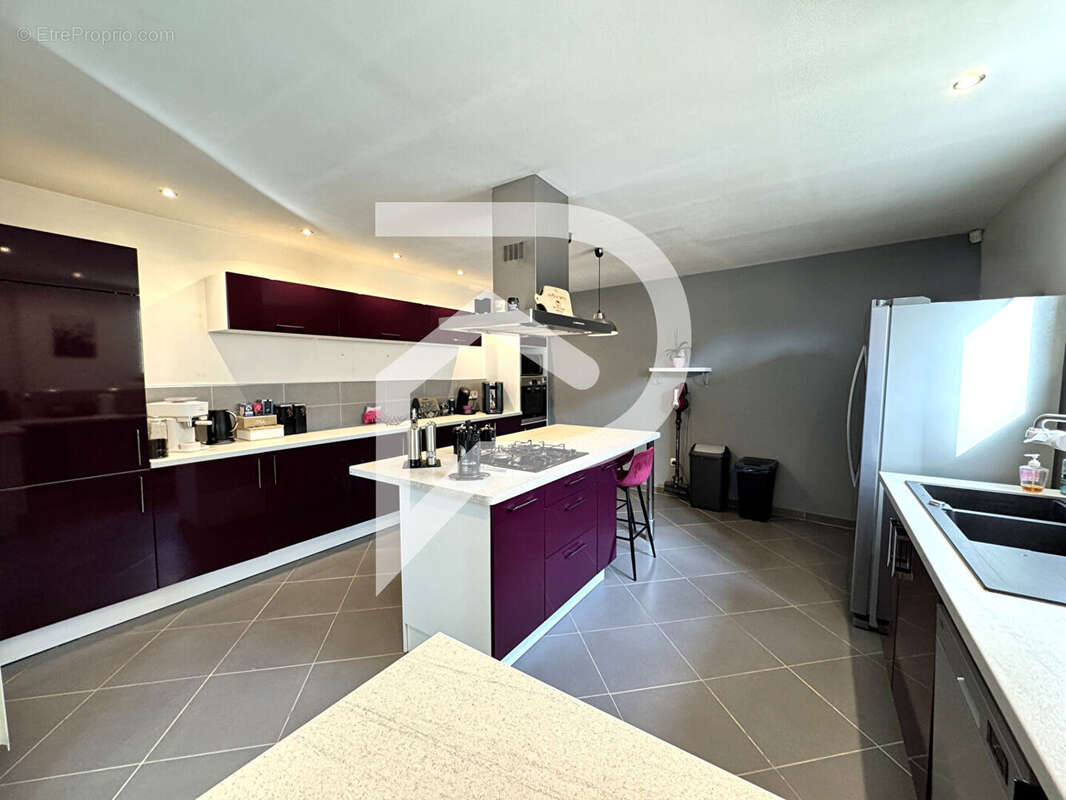 Maison à LA VILLENEUVE-EN-CHEVRIE