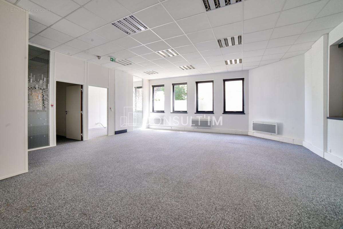 Commerce à COURBEVOIE