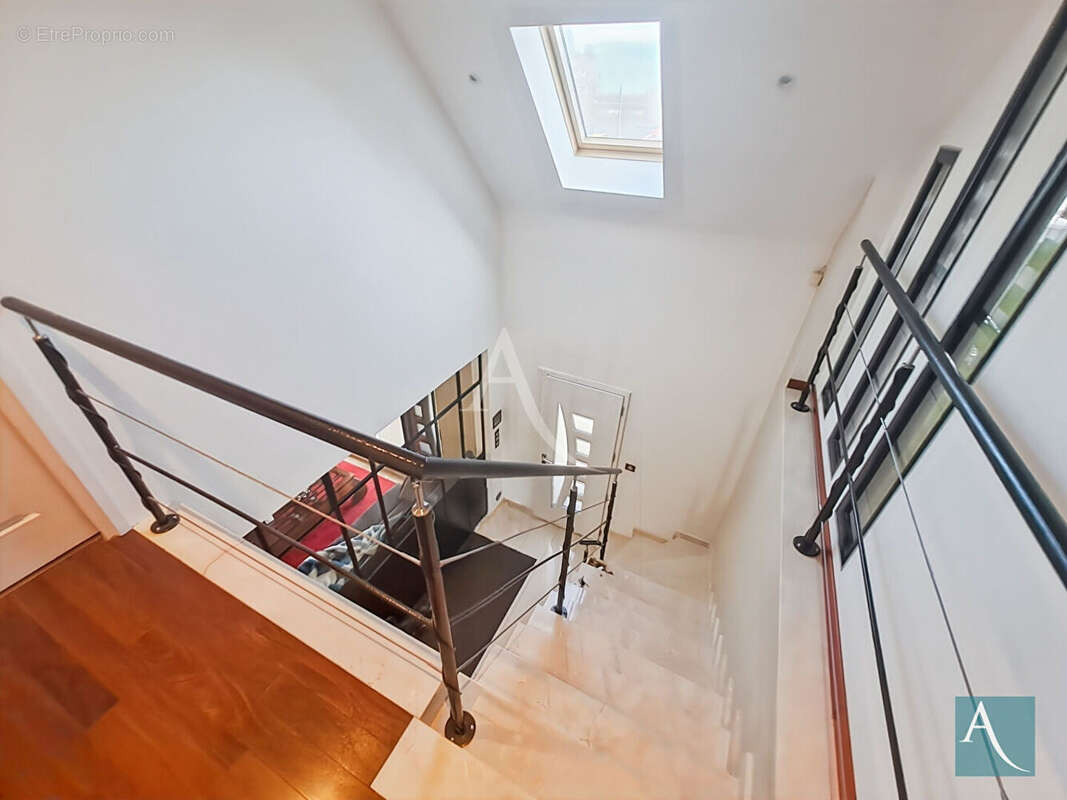 Maison de Haut Standing à Ollainville 7 pièces avec 5 chambres, 152 m² + Dépendance de 19 m² - photo 8