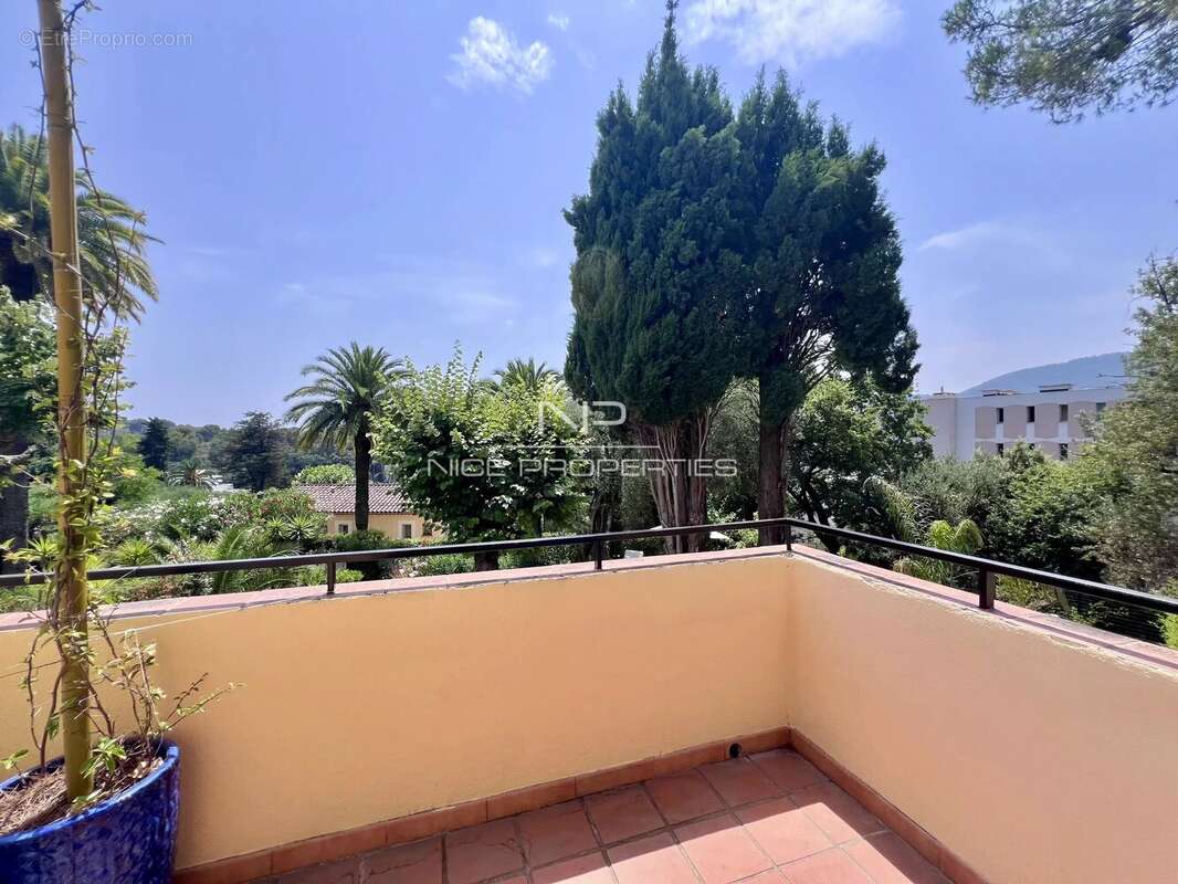 Charmante maison rénovée avec jardin, terrasse et piscine en résidence – Cannes La Bocca. - photo 14