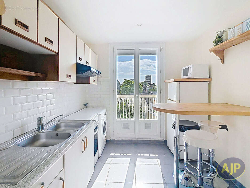 Appartement T4 - 3 chambres - BOURG L'EVEQUE - photo 6