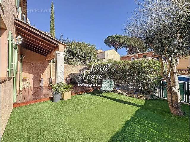 Maison de charme clé en main avec jardin proche du centre ville et des plages de cavalaire sur mer à vendre - golfe de saint tro - photo 17