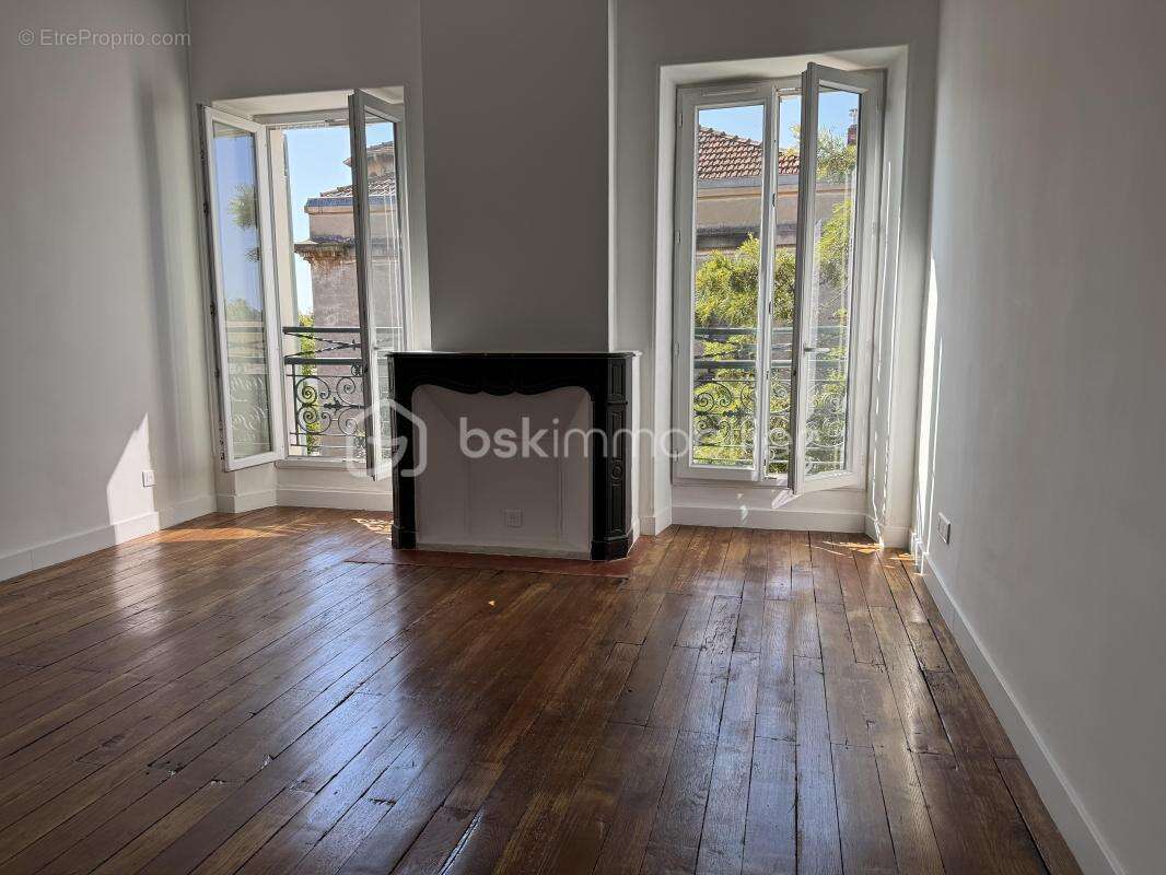 Au centre de hyeres (83400), dans le carré d'or, hyper centre, appartement de 58,05 m2 entièrement rénové - photo 11