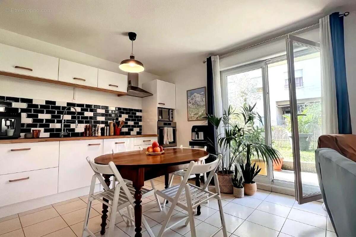 Photo 6 - Appartement à VILLEURBANNE