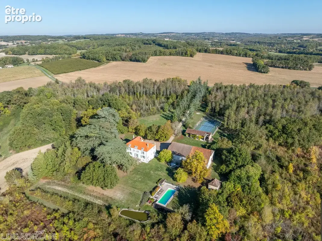 Entre Élégance et Nature : Domaine de Caractère avec Gîtes et Vue Dominante - photo 5