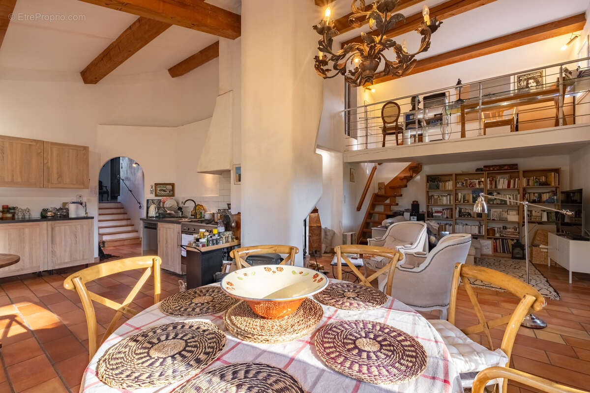 Maison à L&#039;ISLE-SUR-LA-SORGUE