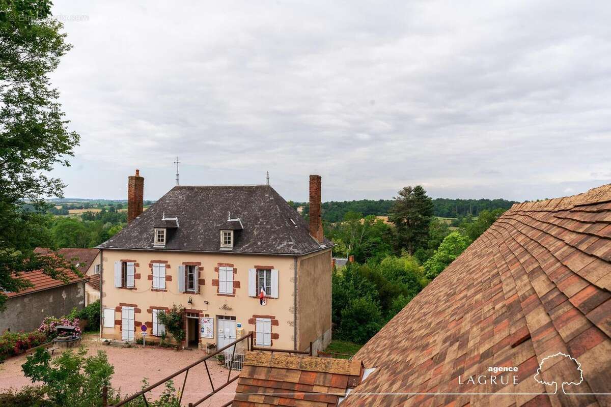   - Maison à CHAVROCHES