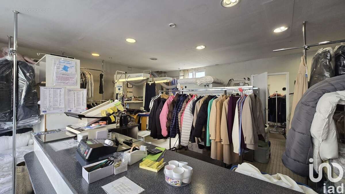 Photo 2 - Commerce à ANET